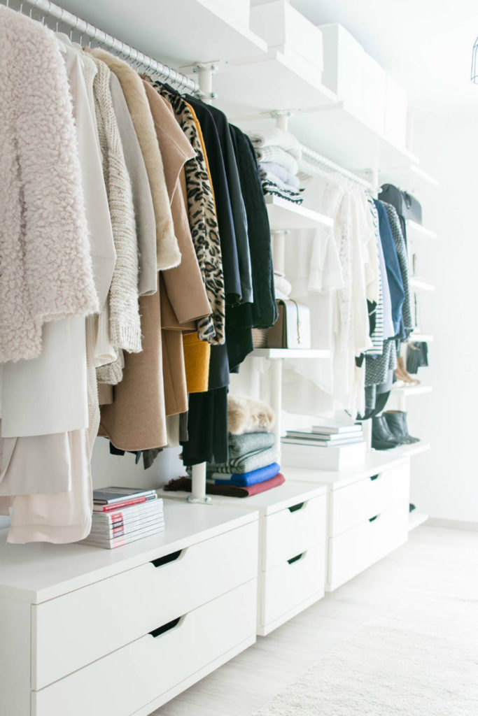 30 Chic and Modern Open Closet Ideas For Displaying Your Wardrobe ...